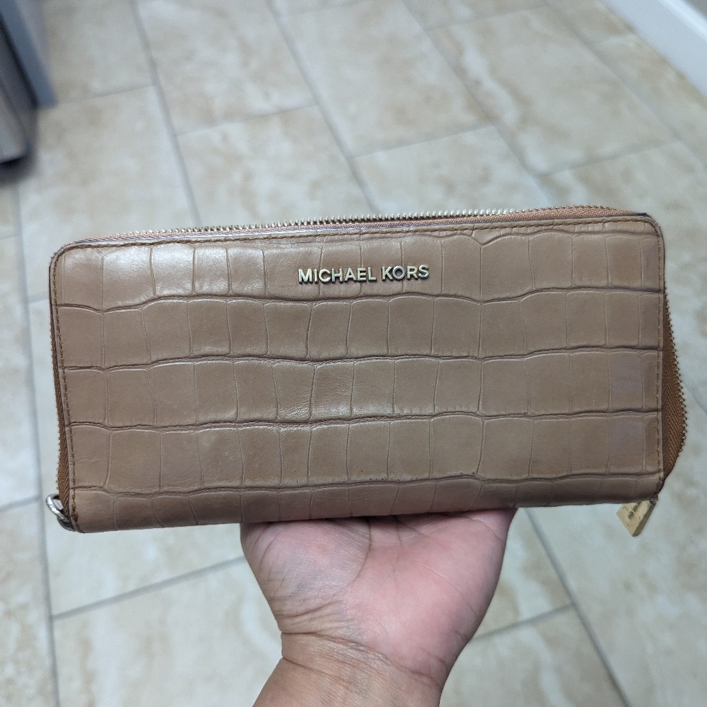 Gently use, Michael Kors Jet set Wallet